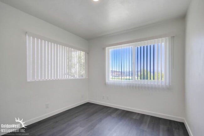 Building Photo - Newly Renovated 2Bdm 1Ba Apartment ADU Loc...