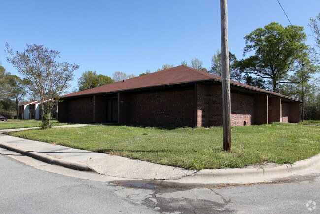 Building Photo - Redwood Apartments