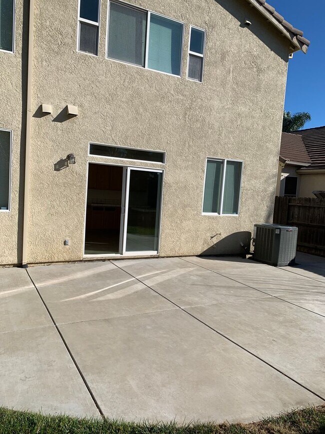 Building Photo - Beautiful home in Patterson