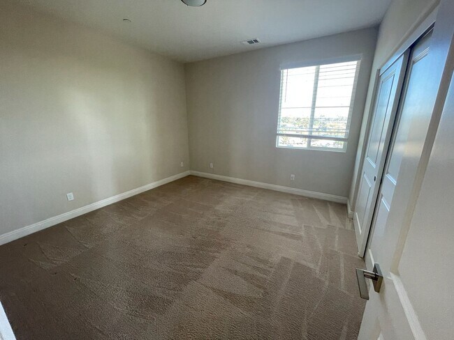 Building Photo - Stunning 4 bedroom home in Vista-With Solar!