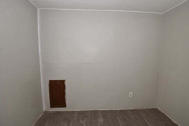 Building Photo - Mishawaka North-east 2 bedroom and 1 bath home on a large lot