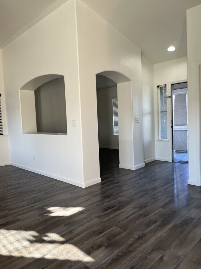 Building Photo - 2177 Stonewater Dr