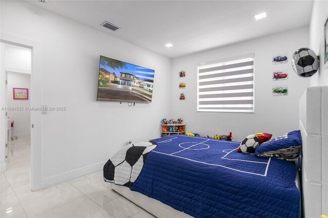 Building Photo - 8740 NW 153rd Terrace