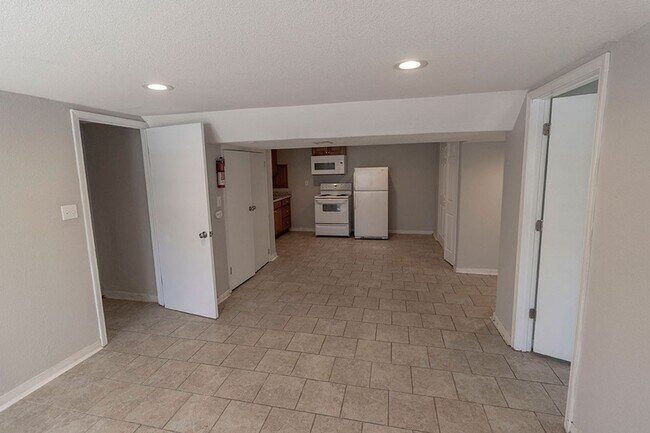 Building Photo - 2510 Quail Dr