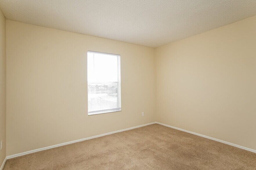 Building Photo - 2630 Walden Ct