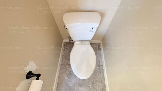 Building Photo - 3 bedroom 2 bathroom home located in a cul- de- sac in a Southwest Bakersfield neighborhood