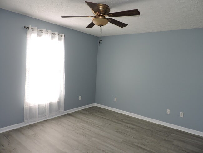Building Photo - 121 Half Acre Ln