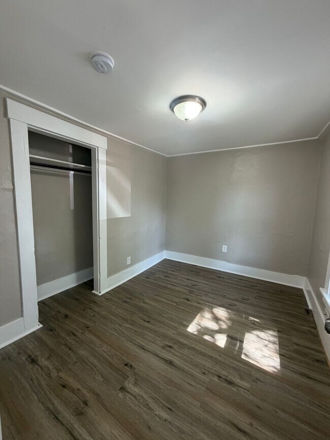 Building Photo - 50 Elkins St