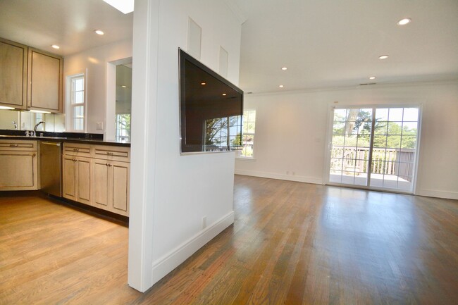 Building Photo - Stunning 3 BR | 2 BA in Noe Valley - Must ...