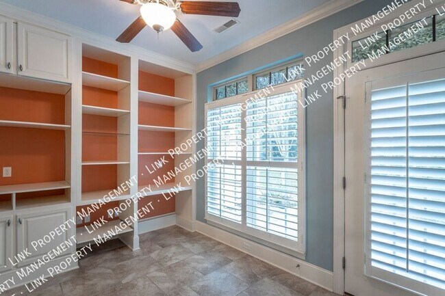 Building Photo - Beautiful large 1800 sf 3/2 for $2000 Townhome in Hixson with a garage and attic storage!