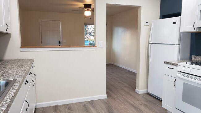 Building Photo - 2026 Nelson Rd