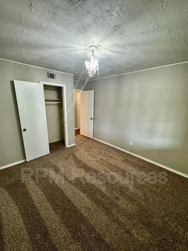 Building Photo - 2137 Barclay Rd