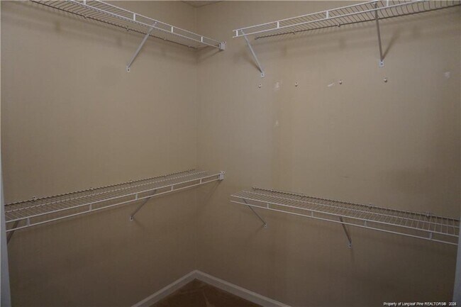 Building Photo - 7109 Summerlin Dr