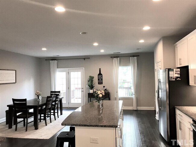 Building Photo - Former Model Townhome for Rent