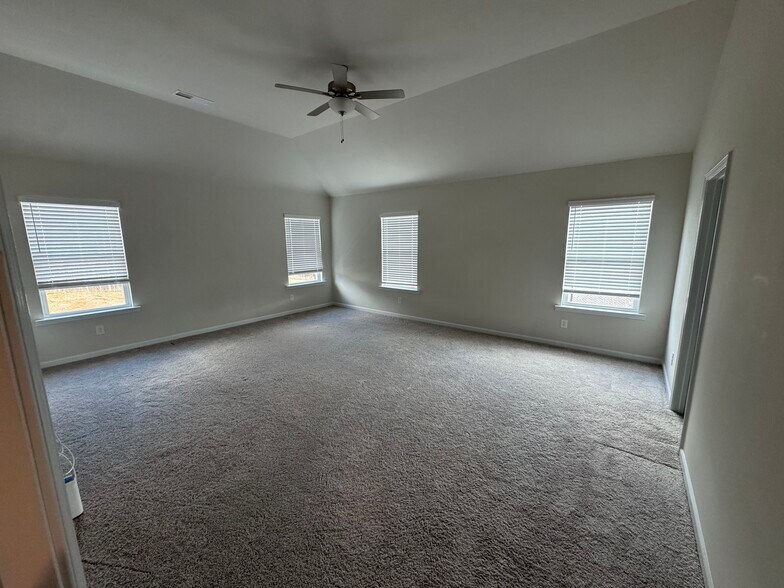 Building Photo - 1129 Georgian Point Dr