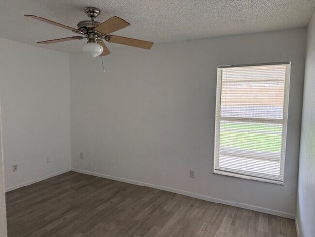 Building Photo - 5922 Phyllis Lou Cir