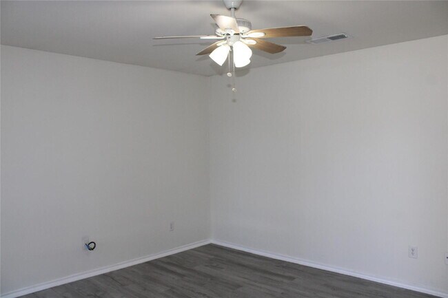 Building Photo - 1706 Caravan Trail