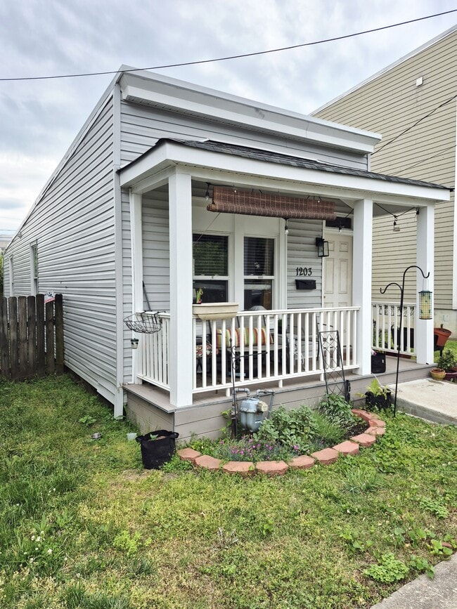 Building Photo - 1203 N 24th St