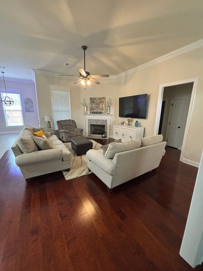 Building Photo - Beautiful 3 Bedroom home in Lucian Fields