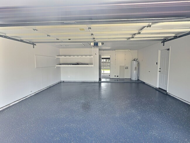 Building Photo - Spacious 3/2 Living in the Heart of Ocean Springs
