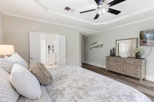 Building Photo - 6223 Pinewood Heights Dr