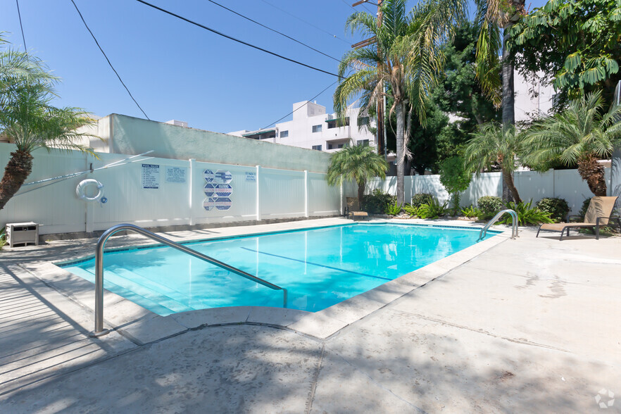 Pool - Bakman Apartments