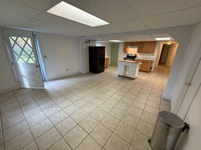 Building Photo - 218 Hillside Dr