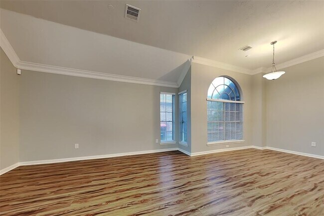 Building Photo - 7323 Red River Dr