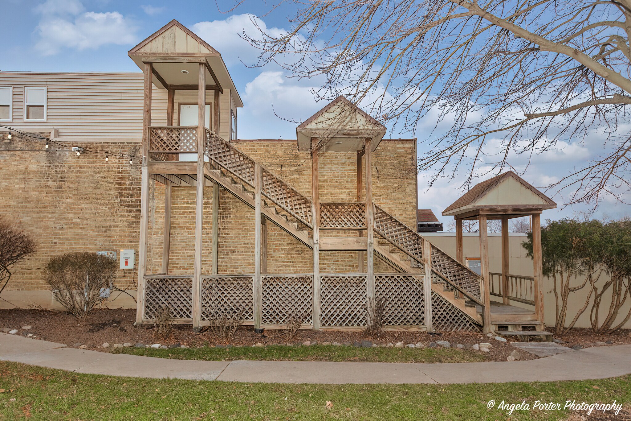 Building Photo - 931 Main St