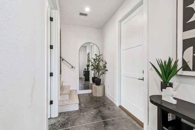 Building Photo - Modern Townhome For Lease in downtown St Pete and Warehouse Arts District