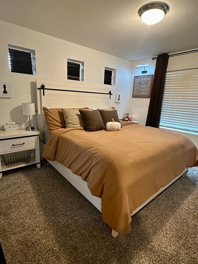 Building Photo - GORGEOUS HOME IN HIGHLY DESIRABLE BANNING LEWIS RANCH - Security Deposit Waiver Available