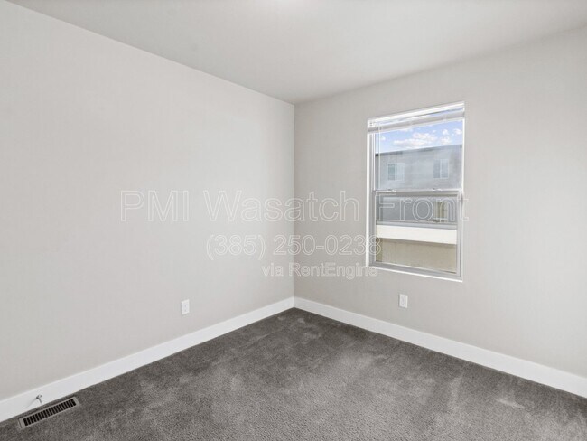 Building Photo - 4721 W Zig Zag Rd