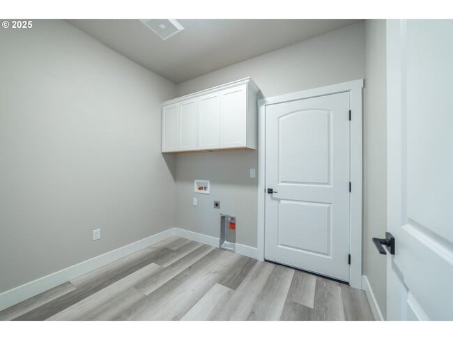 Building Photo - Stunning South Hill Home in Umatilla!!