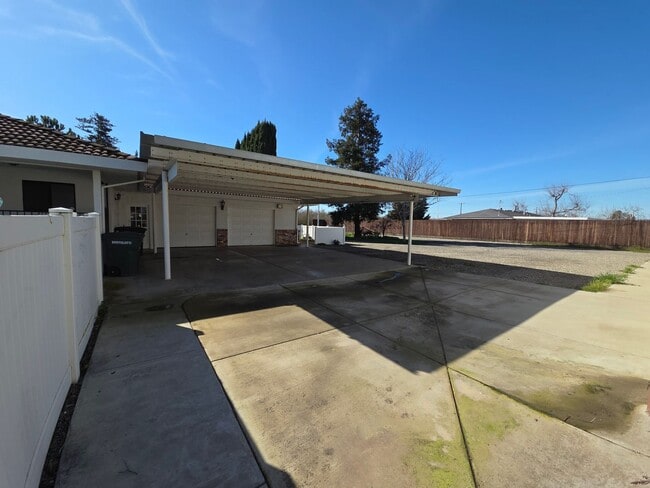 Building Photo - Gorgous 3 Bedroom 2/5 Bath Country Home