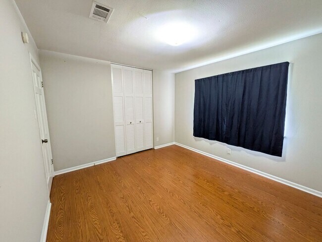 Building Photo - 6510 Daisy Dr
