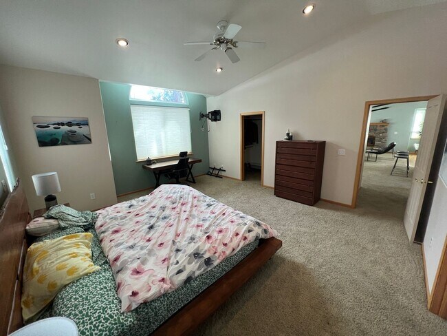 Building Photo - Beautiful Angora Ridge Views - Lovely Spacious Home