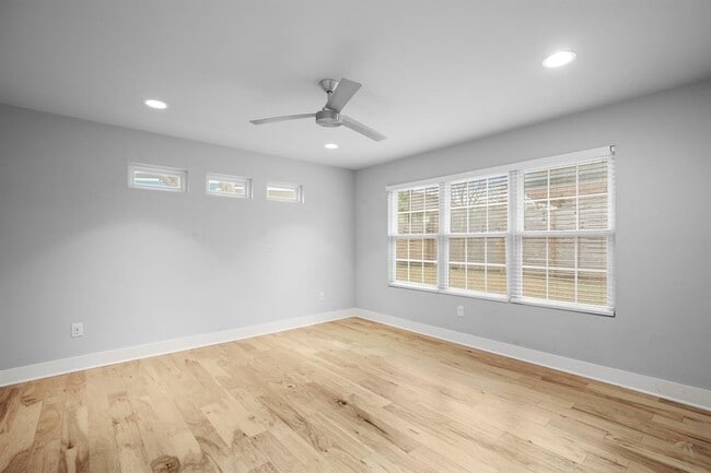 Building Photo - 3307 Garden Villa Ln