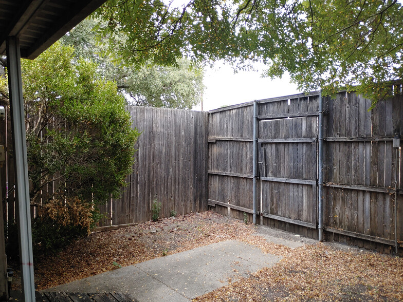 Building Photo - Room in Townhome on Leisure Dr