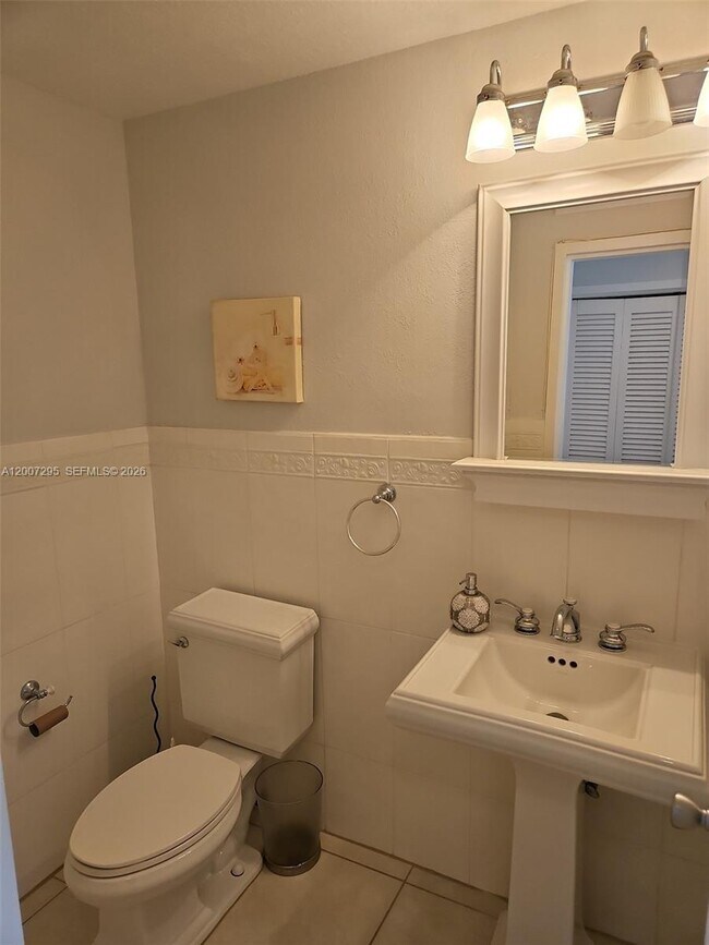 Building Photo - 3505 S Ocean Dr