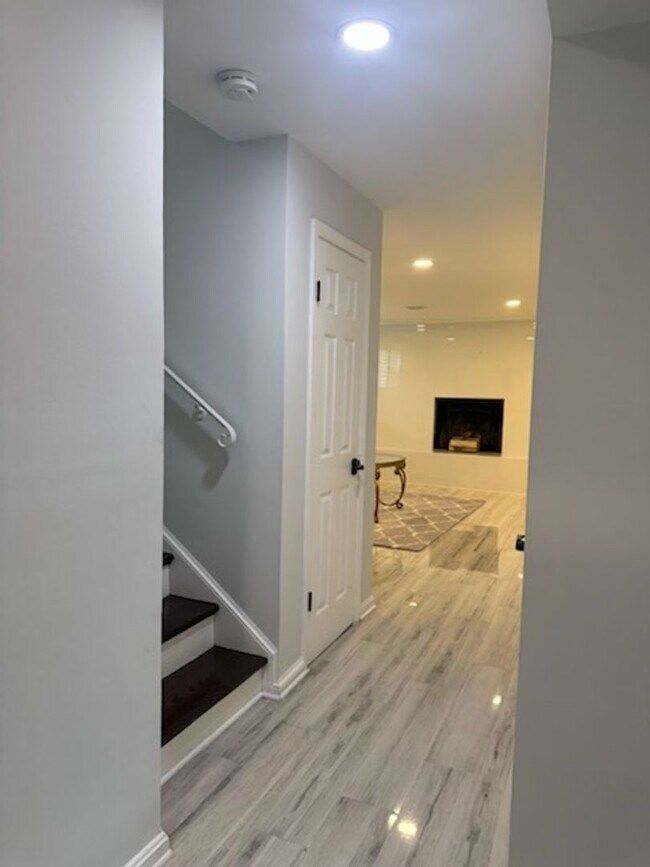 Building Photo - Gorgeous, fully remodeled 5 bed 3 bath centrally located in Great Falls