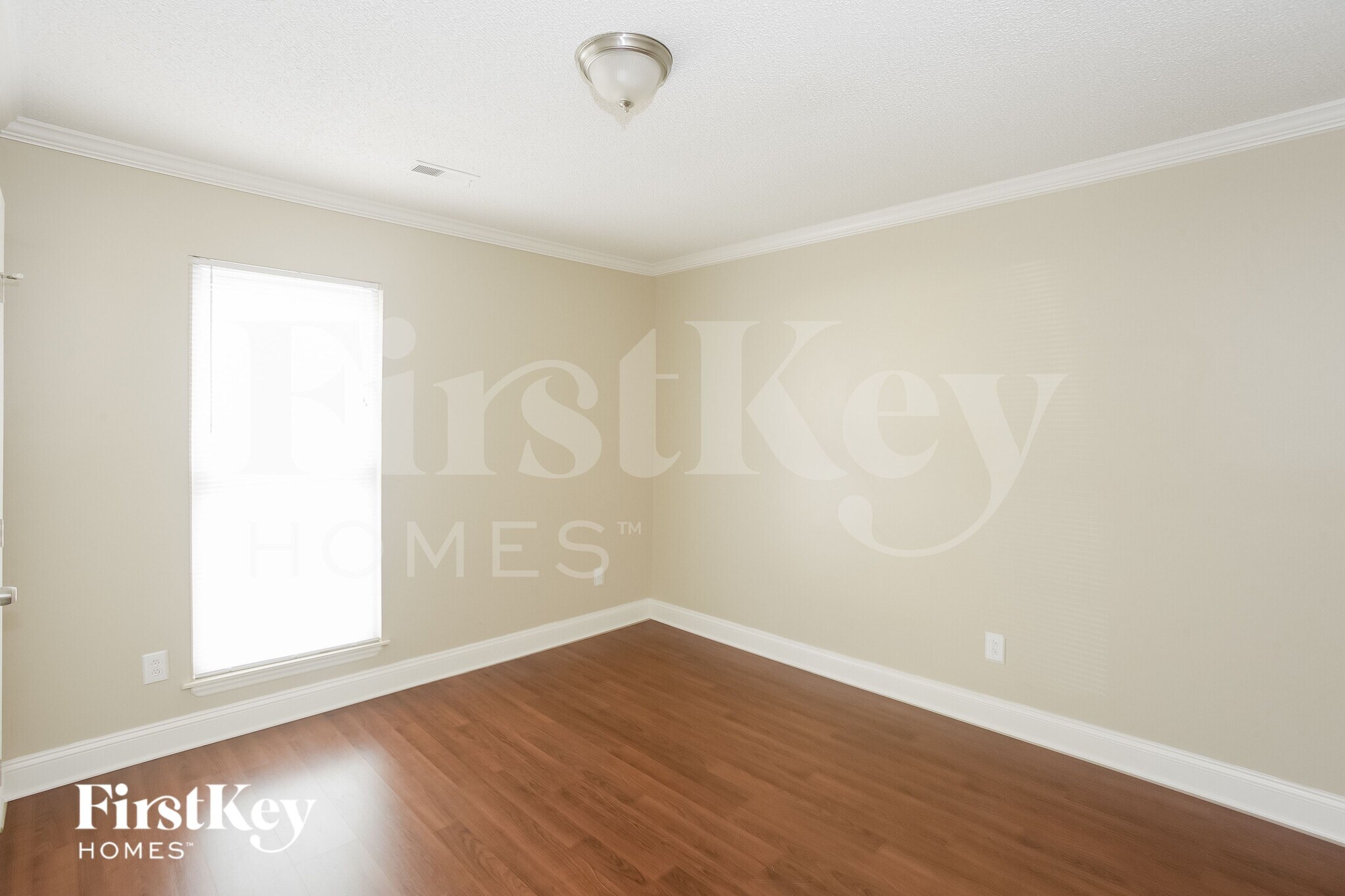 Building Photo - 10017 Topeka Dr