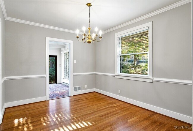 Building Photo - 509 Waveny Rd