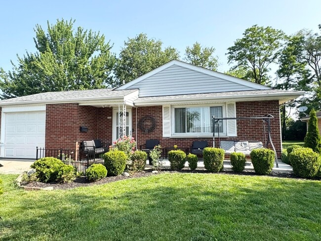 Building Photo - 4644 Broadhurst Dr