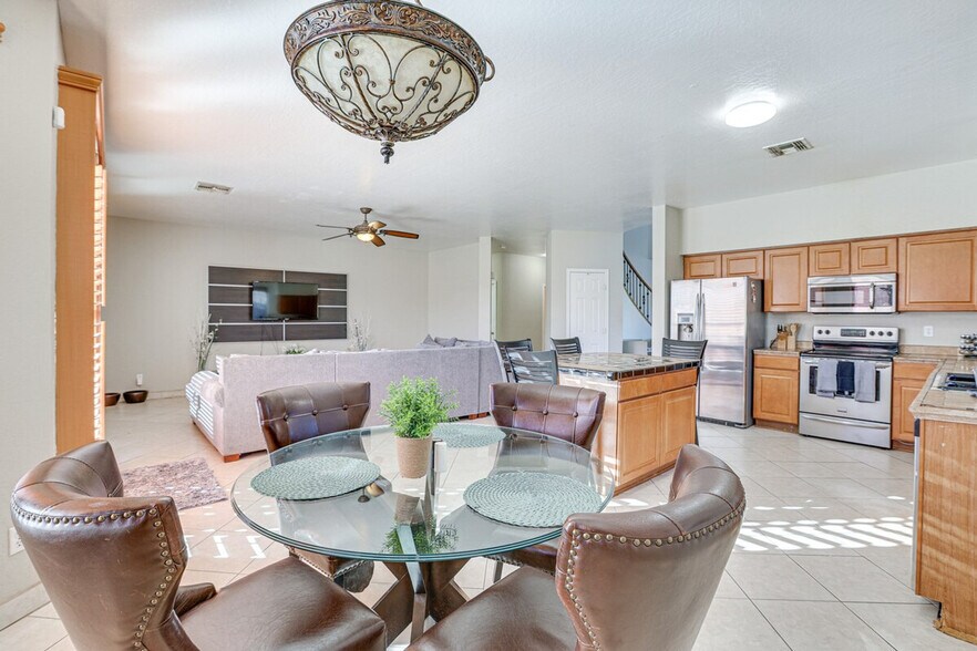 Building Photo - 2907 W Carson Rd