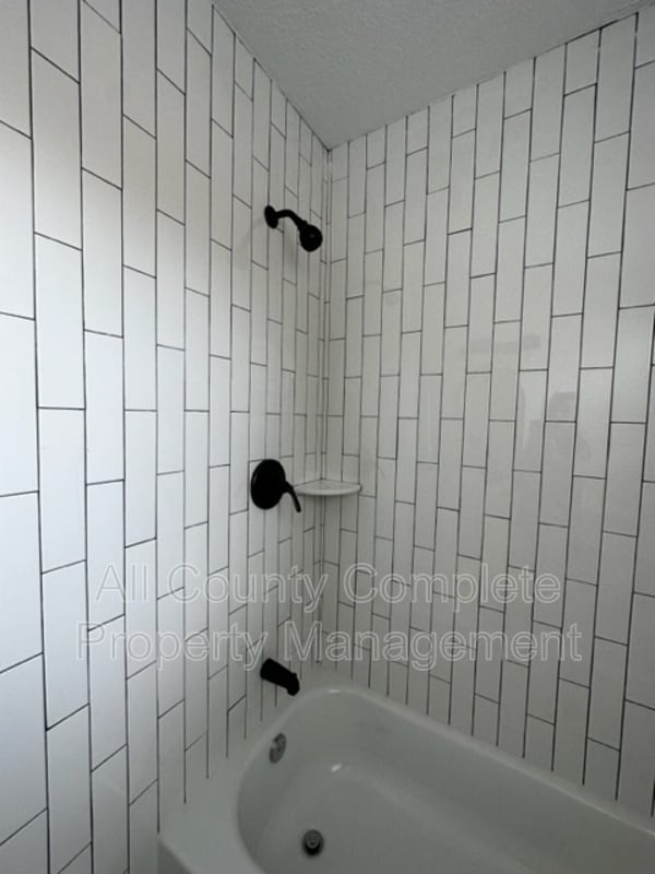 Building Photo - 7616 Lueders Ave