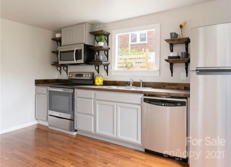 Building Photo - 334 N Main St