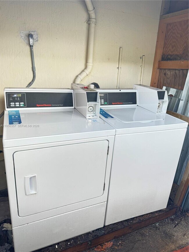 Building Photo - 3623 SW 5th Terrace