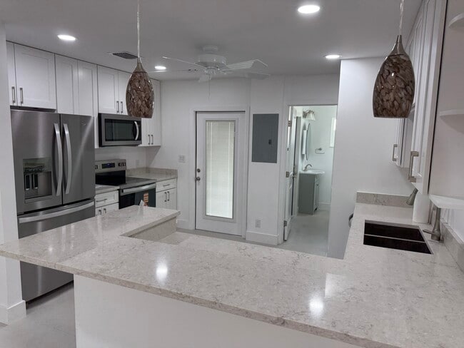 Building Photo - 2112 Garfield St