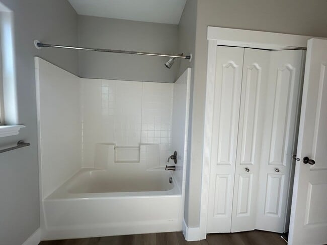 Building Photo - Lochsa Falls 5 Bedroom Home with Private B...