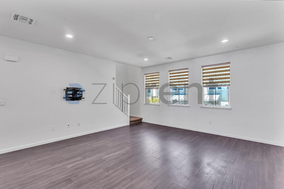 Building Photo - Unit
